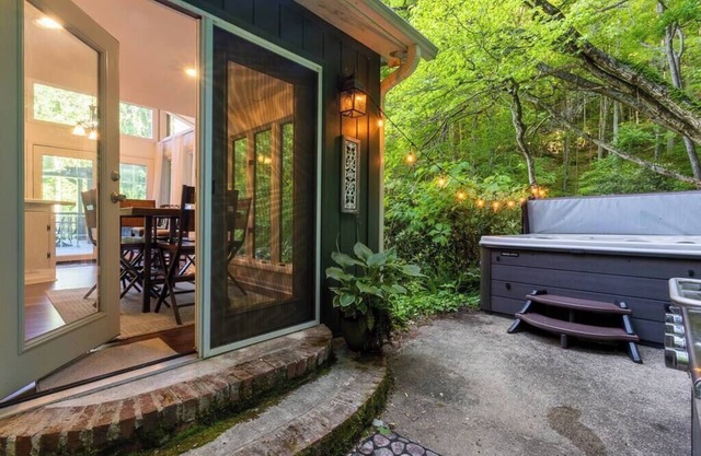 Pisgah Park Hideaway w/Hot Tub & Mountain Views