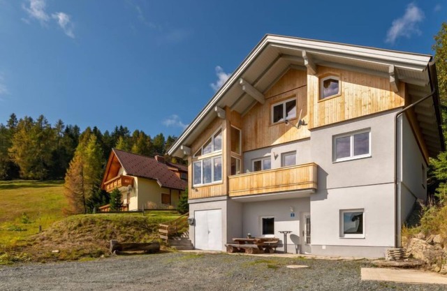 Pistenblick klein by Interhome