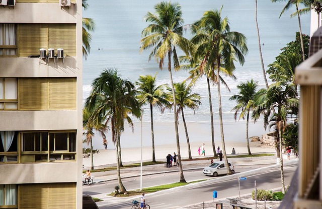 PITANGUEIRAS BEACH 80 MTS. FROM THE SEA, BEACH SERVICE, SIDE VIEW OF THE SEA, WI FI