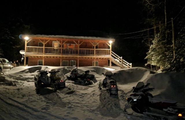 Pittsburg, NH Perfect Woodland getaway- DIRECTLY ON THE ATV and Snow TRAILS!