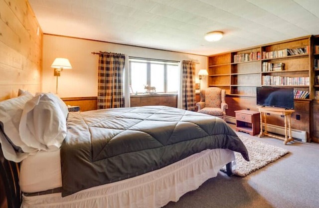 Pittsburg Vacation Rental w/Pool Table & Views!n