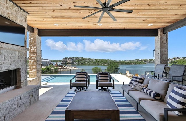 PK Dream-5 bedroom/7bath- Lakefront Home w POOL and Hot Tub!