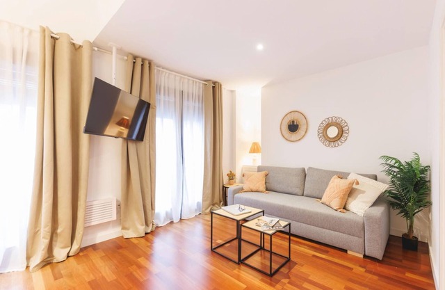 Plaça Catalunya Duplex 2-2- Holiday rental in Girona | Bravissimo