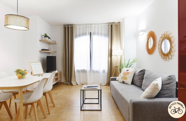 Plaça Catalunya Terrace - Holiday Apartment Girona | Bravissimo