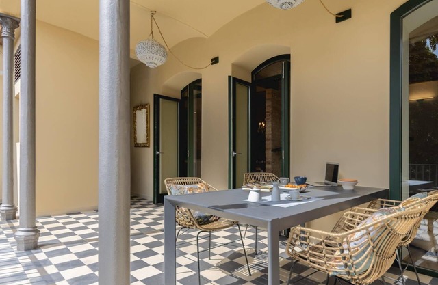 Plaça Independència Garden- Holiday Apartment Girona | Bravissimo