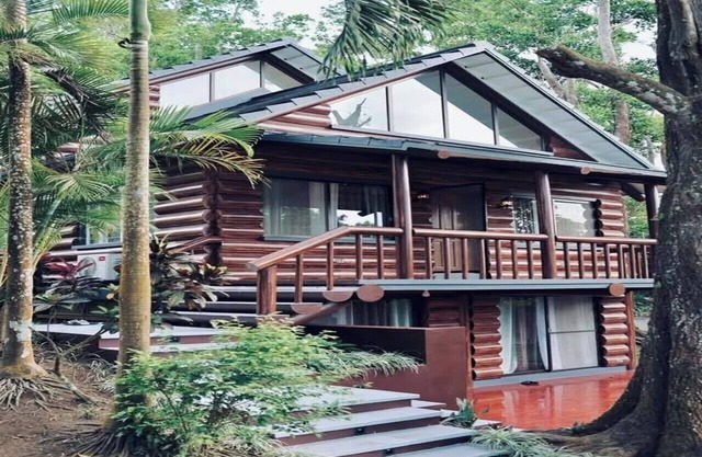 Placid 3-bedroom Wood Cabin
