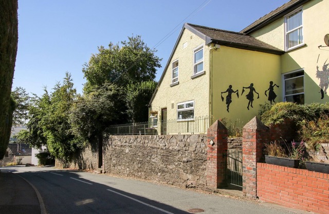 PLASAUDUON, pet friendly, with open fire in Bishop's Castle