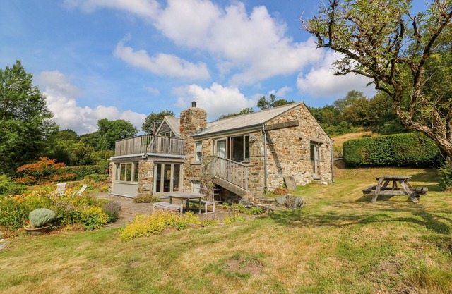 PLASYBANGOR, country holiday cottage in Newport, Pembrokeshire
