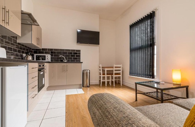 PLATFORM Fishing Quarter Apartment 2 with Free Street Parking