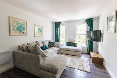 Platform West Hull 2 bed Apartment with Parking