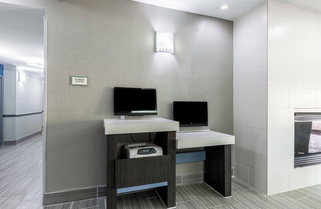 Platinum Inn & Suites Webster