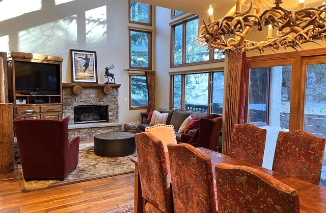 Platinum Rated Luxury Home-Easy Walk to Lift!