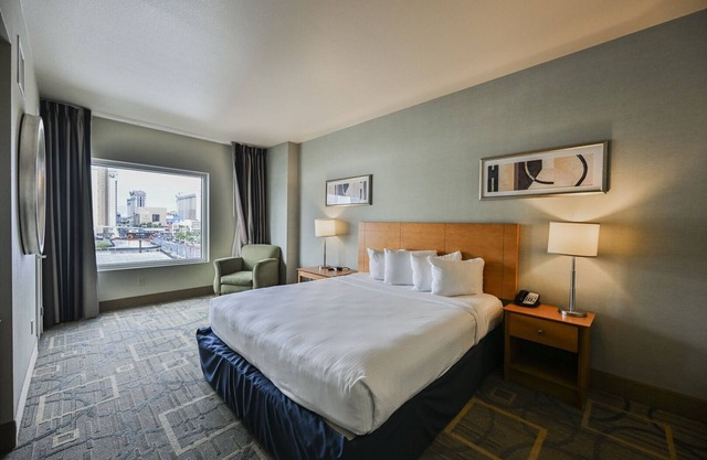 Platinum | Vegas View from Balcony | Sleeps 4