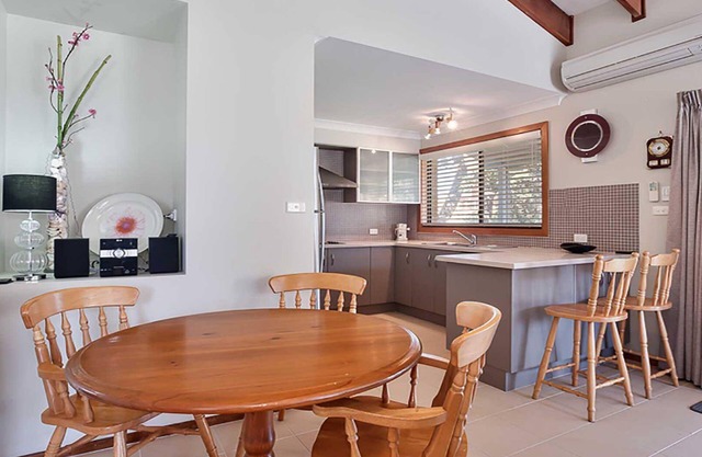 Plattens, 2/15 Kurrawa Close - great duplex so close to the water
