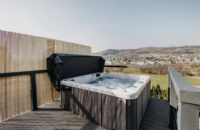 Platz, Charme & ein Hauch Luxus: Happy Place mit Whirlpool, Sauna und Traumblick