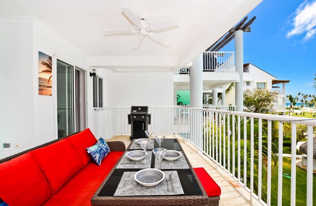 Playa Turquesa A-302 Premier Beachfront Ocean View 50mbps Wifi