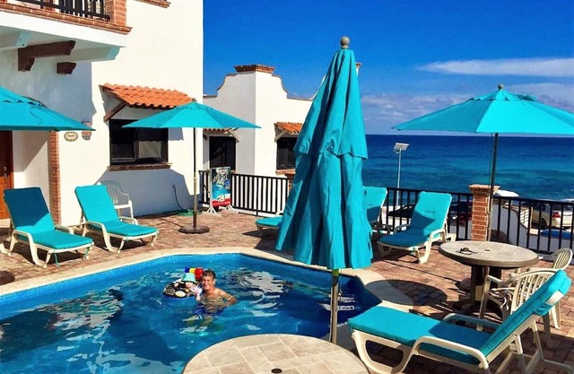 Plaza View Villa "Tijuana" with a/c and 2 pools, 5 min stroll to beach