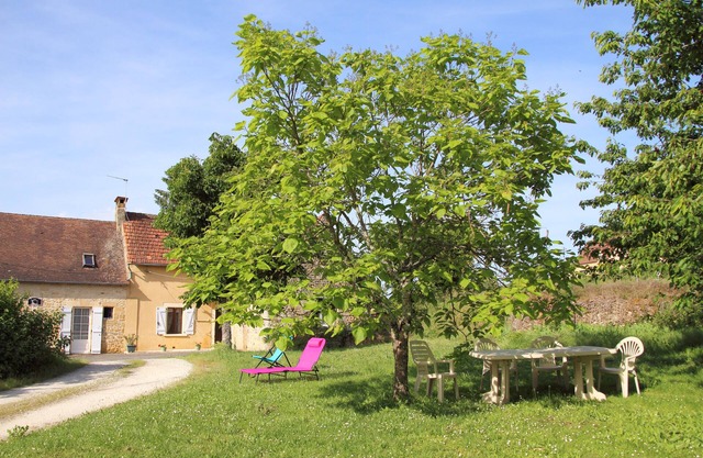 Pleasant cottage in the countryside 12 kms from Sarlat