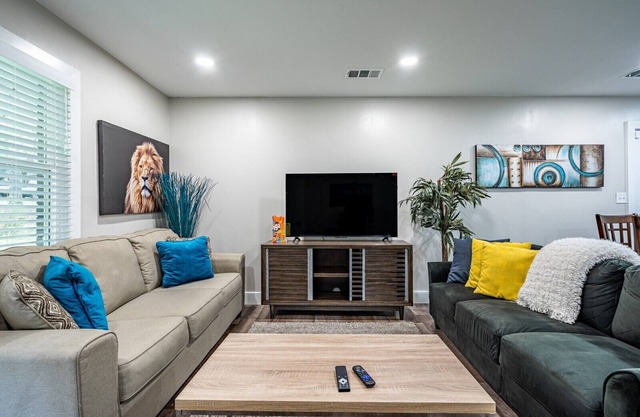 Pleasant and Peaceful Home in Atlanta by Deity Villas