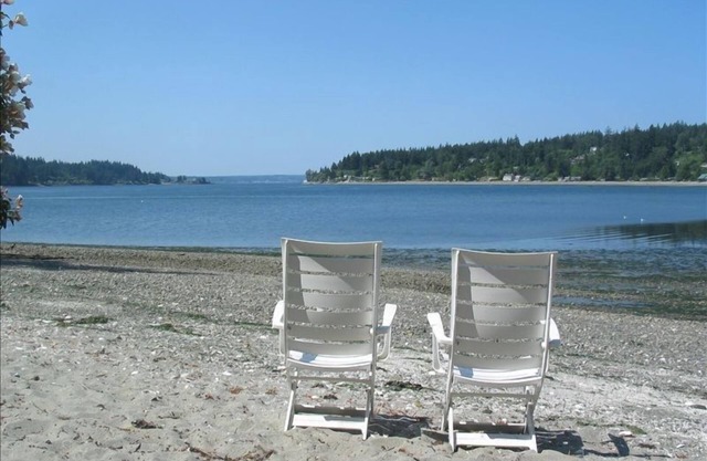 Pleasant Beach Cottages Waterfront Bainbridge Island
