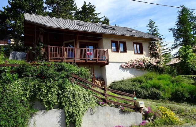 Pleasant family country cottage