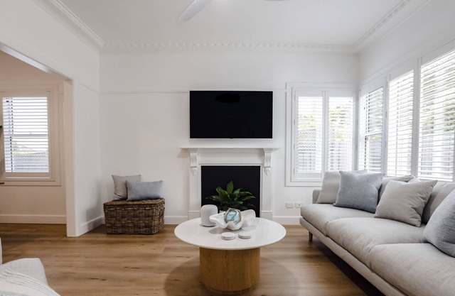 Pleasant Hill Cottage - Renovated & Central Holiday Cottage