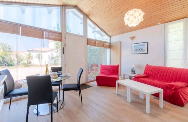 Pleasant quiet and sunny house near shops and golf