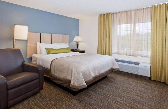 Pleasant Stay! FREE Parking, Pets Allowed, Close to Memorial City Mall!