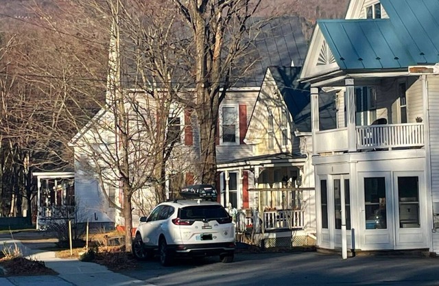 Pleasant Street Retreat in Downtown Ludlow on Shuttle Route