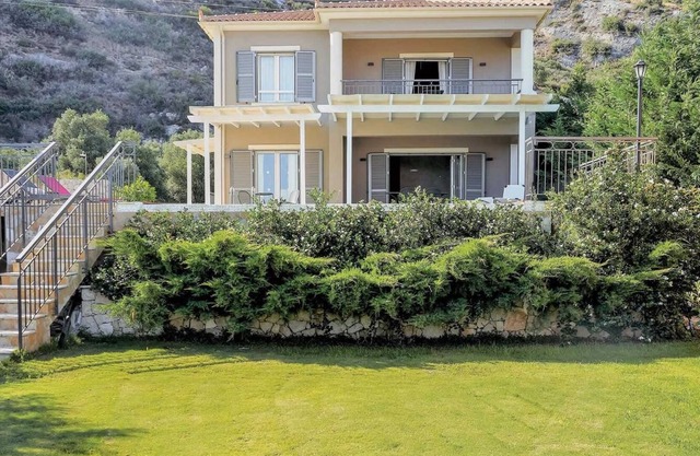 Pleasantly cool and bioclimatic design in an area known for its perfect climate