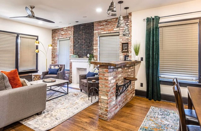 Pleasantly Plush - Quality and Comfort Downtown