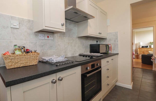 PLOUGHMANS COTTAGE, pet friendly in Weston-Under-Redcastle