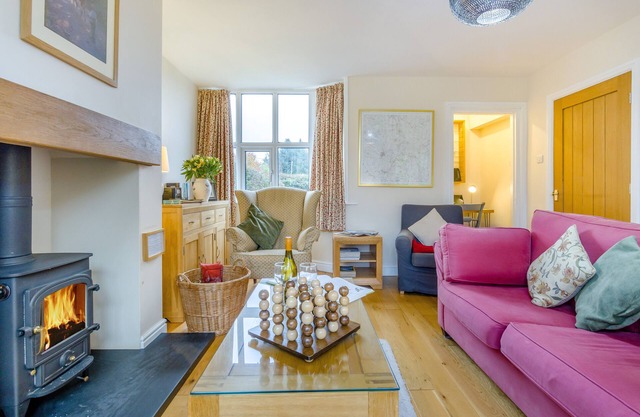 Ploughmans Cottage - Two Bedroom House, Sleeps 4