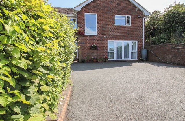 PLUM HILL APARTMENT, pet friendly, with a garden in Oswestry