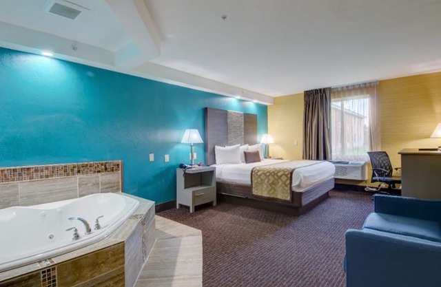 Plymouth Bay Inn and Suites
