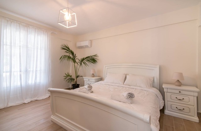 Pnoé Luxury Villa