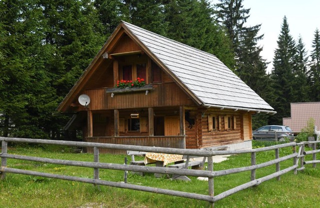 POČITNIŠKA HIŠA JURČEK POKLJUKA
