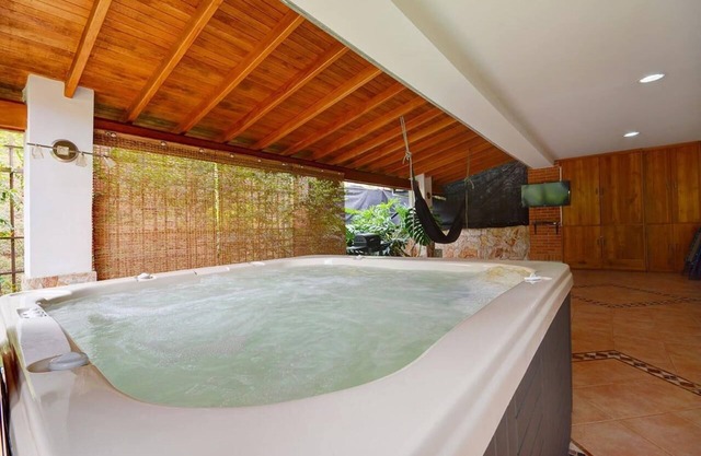 POBLADO LUX JACUZZI VILLA
