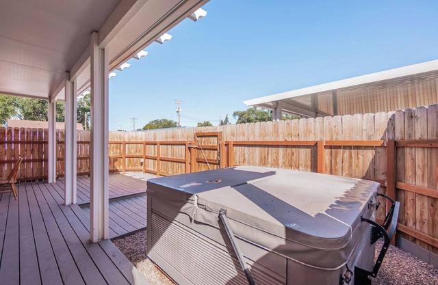 Pocatello: 2 bed 2 bath with hottub