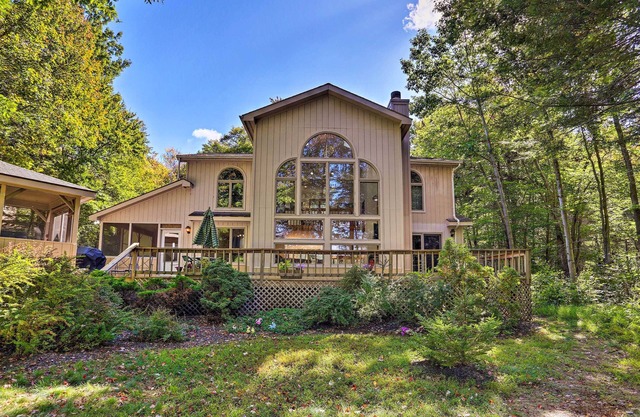 Pocono Lake Paradise w/Private Beach & Dock!