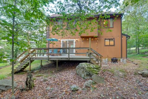 Poconos Cabin Serene Deck, Fire Pit and Game Room
