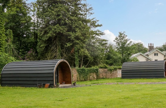 POD 3, pet friendly, character holiday cottage in Gosforth