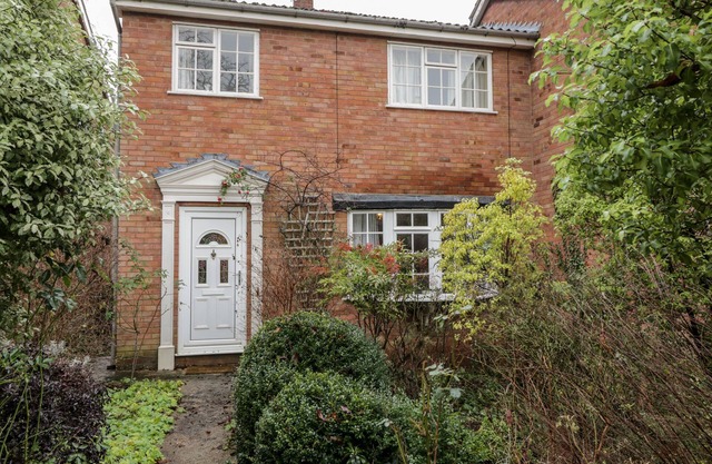 POETS CORNER, romantic, character holiday cottage in Malvern