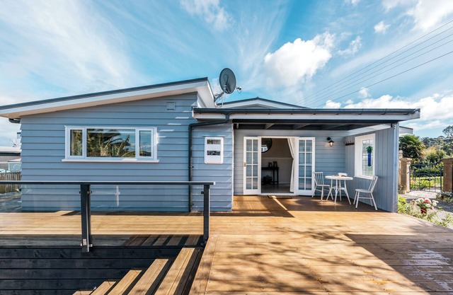Pohutukawa Cottage - the perfect spot for a relaxing break on Waiheke Island