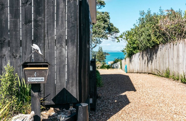 Pohutukawa Cottage Waiheke | Be My Guest