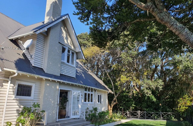 Pohutukawa House - New Plymouth Holiday Home