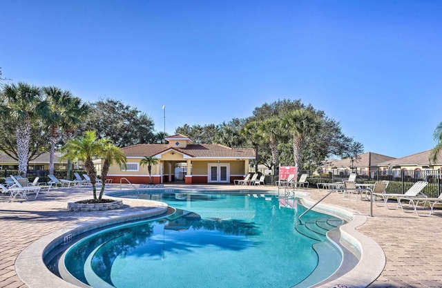 Poinciana Condo w/ Balcony & Resort Amenities