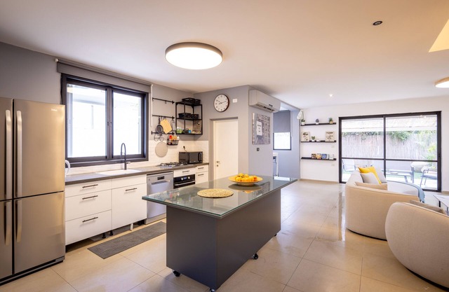 Poleg Serenity Villa by Sea N' Rent