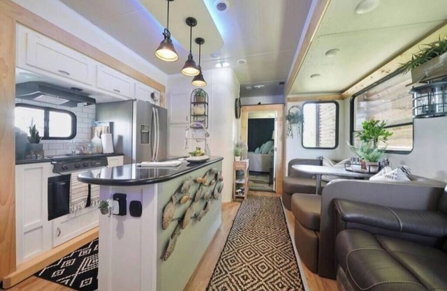 Polly in Paradise, 2 bdrm camper