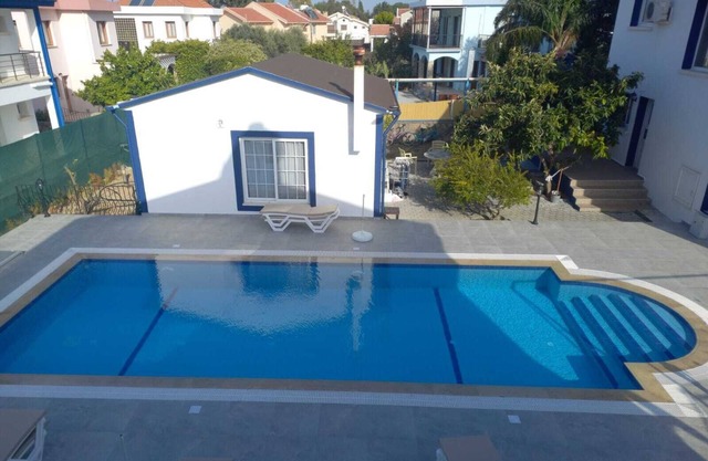 Pomegranate Cottage with swimming pool